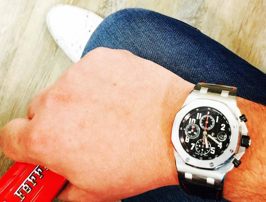 mallofthewatch's tweet photo. #audemarspiguet #26470ST.OO.A101CR.01 #royaloakoffshorechronograph #black&amp;red #monaco #grandprix #racing #f1 #sun&amp;… https://t.co/KfKHHMAjLQ https://t.co/TlyNSf910n