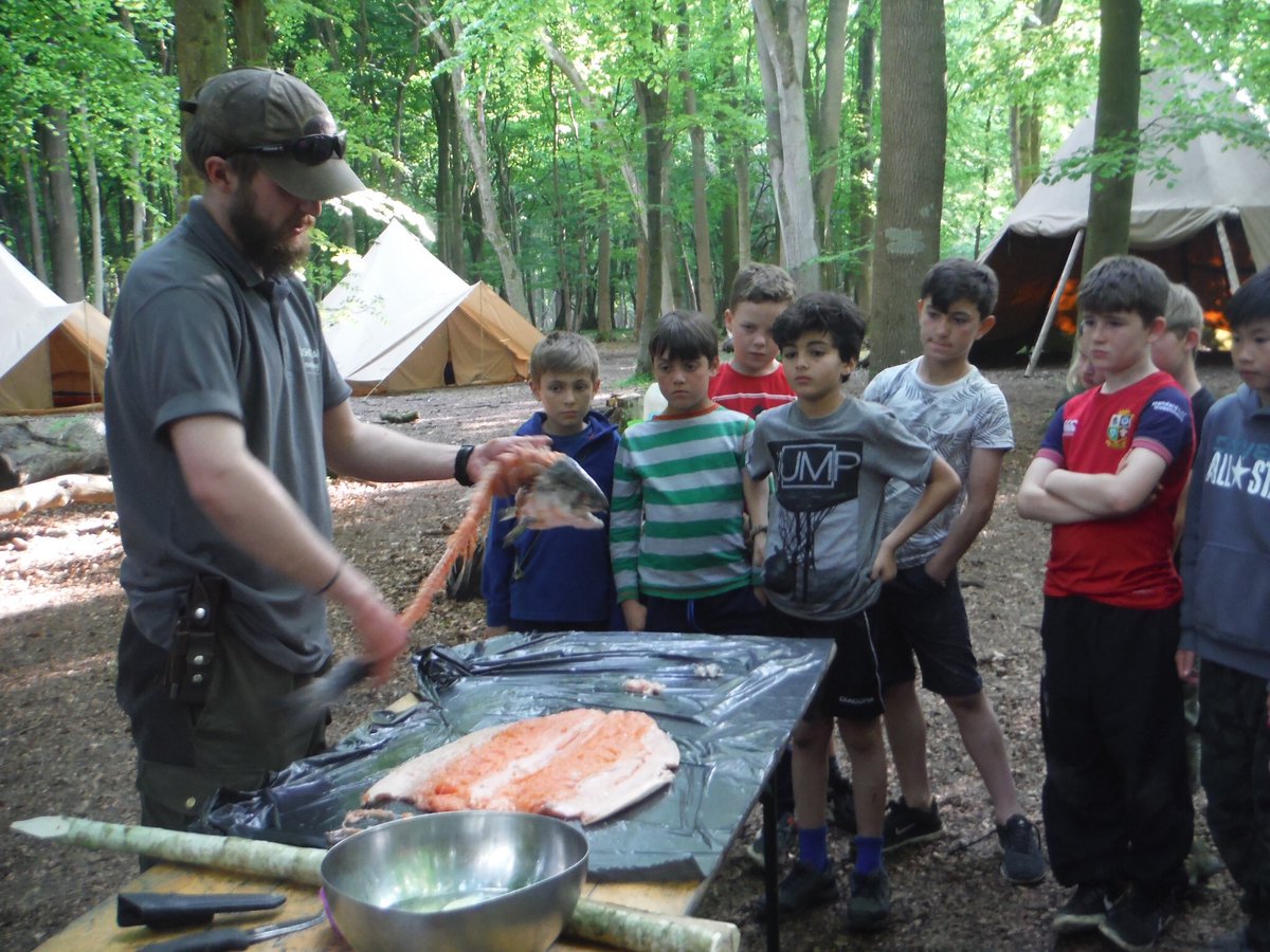 FaganKf's tweet photo. An afternoon of more exciting new experiences for Year 5! @Cokethorpe @BushcraftOnline https://t.co/jDzU2aKop4