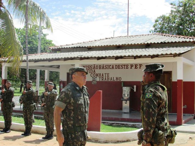exercitooficial's tweet photo. 1ª Bda Inf Sl inspeciona os 1º e 2º Pelotões Especiais de Fronteira (PEF), que fazem limite com a República Cooperativista da Guiana. https://t.co/RuSyuMqLiT