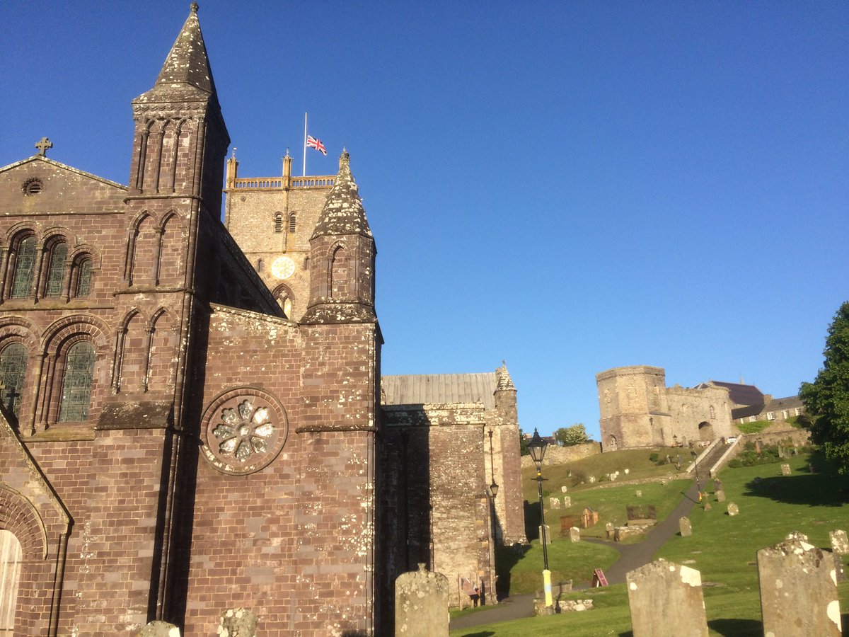 castle_holidays's tweet photo. Lovely evening in St Davids 
#pembrokeshire
#castlefarmholidays.co.uk https://t.co/gC0cShwnCU
