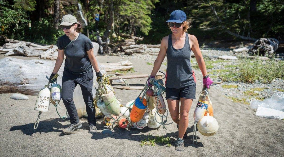 DailyHiveVan's tweet photo. The Great Canadian Shoreline Cleanup is planning 150 cleanups for World Environment Day https://t.co/peegYMzmB7 @UNEP @cleanshorelines https://t.co/817ITerGaj