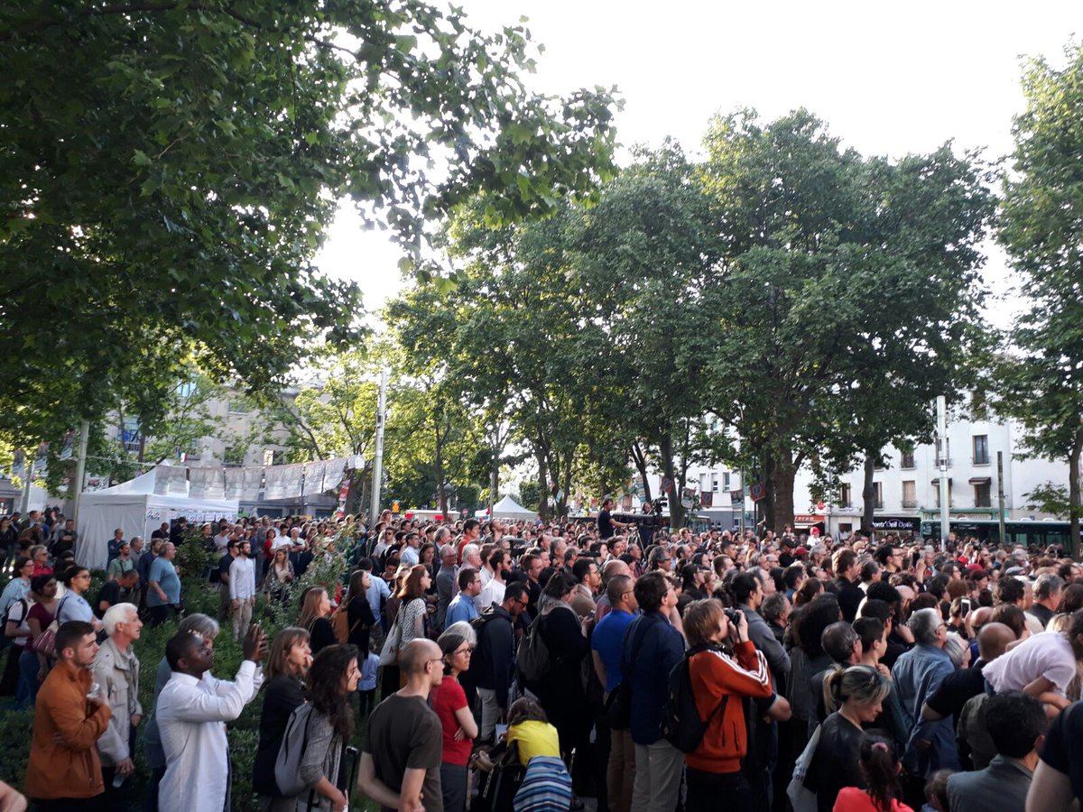 alexiscorbiere's tweet photo. Plus de 1500 personnes place de la Mairie à Montreuil pour soutenir ma candidature et écouter @JLMelenchon.Merci à tous ! #legislatives2017 https://t.co/SOPsPWo9EL