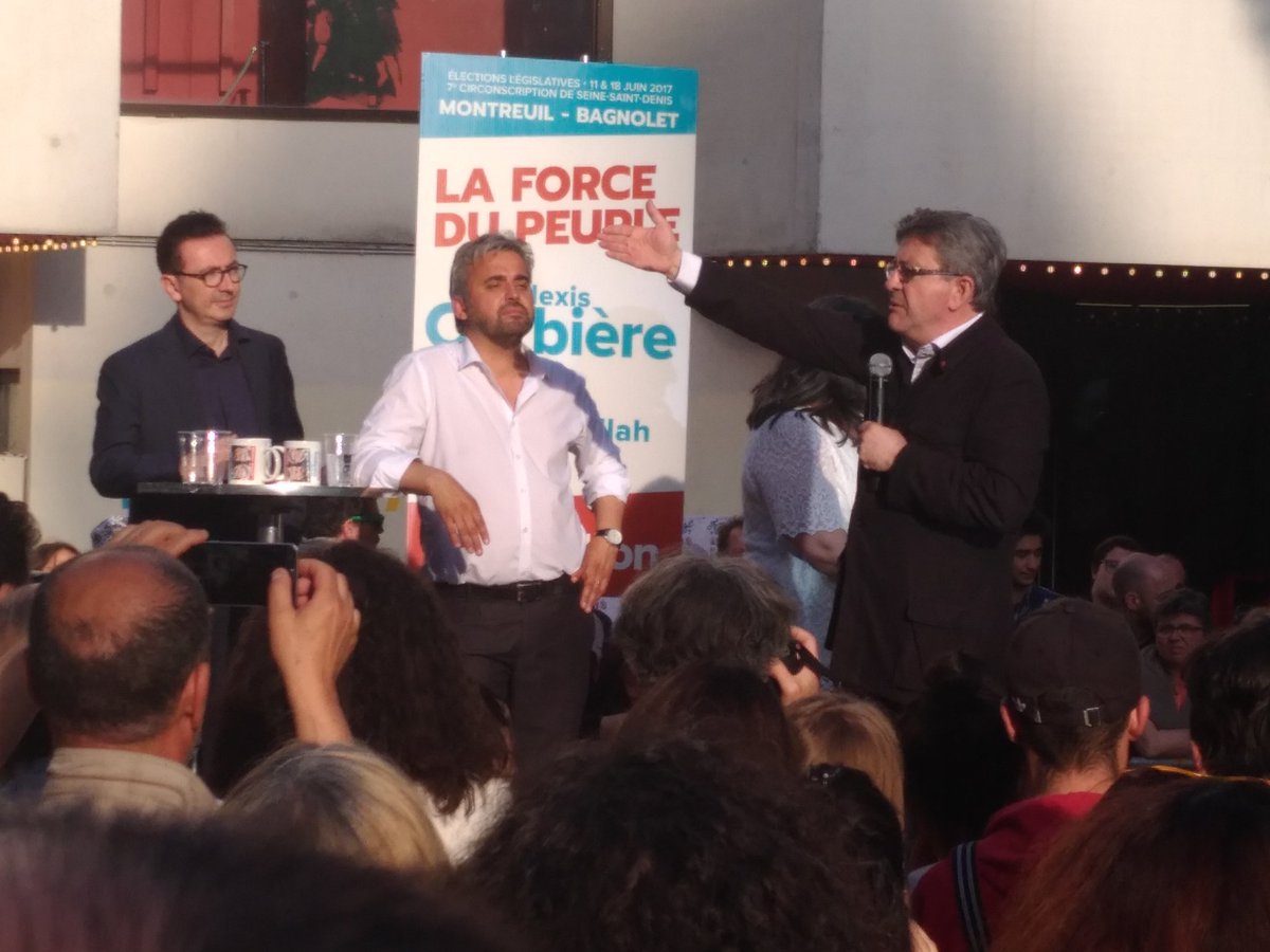 alexiscorbiere's tweet photo. Plus de 1500 personnes place de la Mairie à Montreuil pour soutenir ma candidature et écouter @JLMelenchon.Merci à tous ! #legislatives2017 https://t.co/SOPsPWo9EL