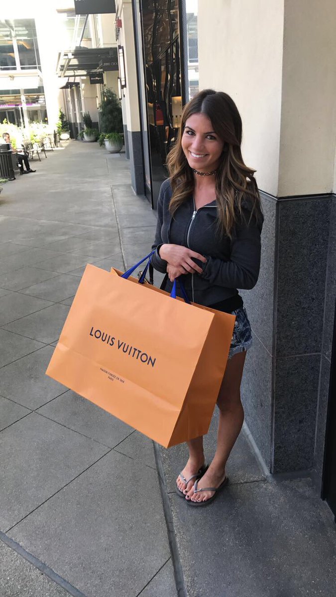 The face of a happy girl lol lol 😍🖤