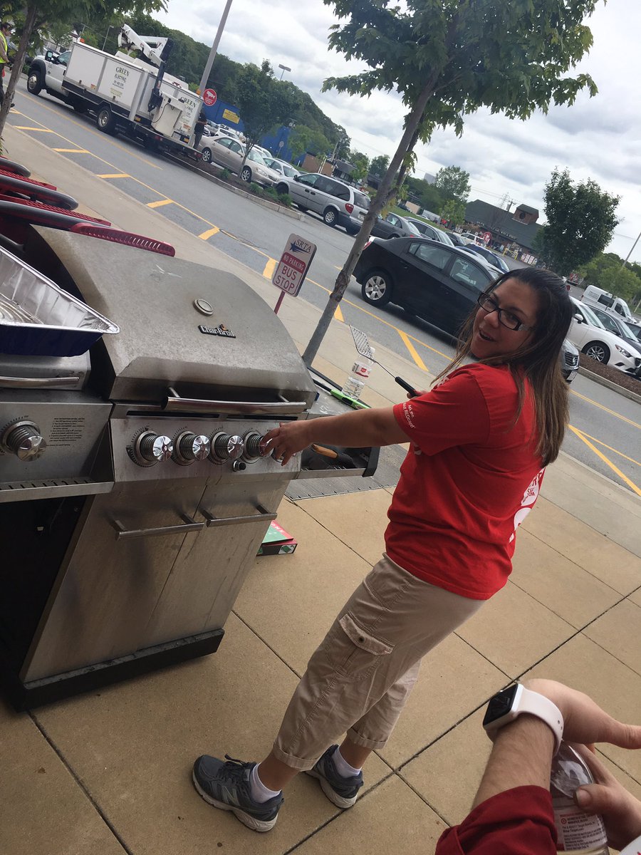 #safey #teamrecognition #cookout #youmaketarget #appreciateyourteam @hoffmanvida @CelloMancini72 @katmarie159 @heavenLiHash