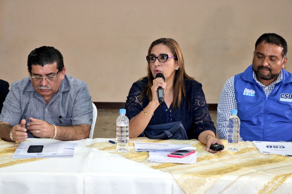 CCPD_DURAN's tweet photo. Secretaria Técnica @nellycedenio, expone el informe de #RC2016 del @CCPD_DURAN al Consejo de Planificación y Presupuesto del GADM-Durán. https://t.co/ilx1ruO9Yc