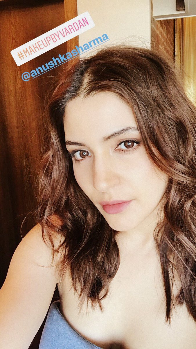 NurseryCenter's tweet photo. @AnushkaSharma @imVkohli @sachin_rt @SachinTheFilm More pics of @AnushkaSharma before attending #SachinPremiere 💙 #SachinABillionDreams https://t.co/9LCAIh5HDO