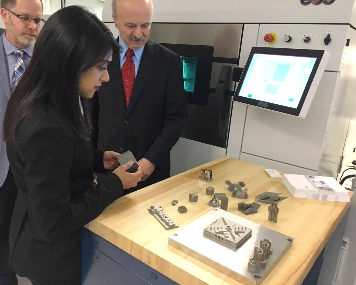 BardishKW's tweet image. Heureuse d'annoncer $8.9M d'investissement en #FabricationAdditive à @UWaterloo ➡️ soutenant 18 partenariats, 21 technologies &amp;amp; 80 emplois!