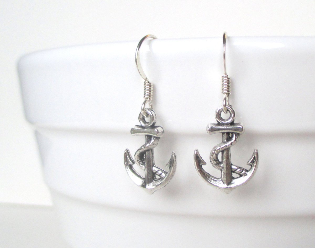 DoodlePopDesign's tweet image. Anchor earrings - Nautical jewellery - Cute anchor earrings -… tuppu.net/67be8b25 #DoodlepopDesigns #TinyAnchor