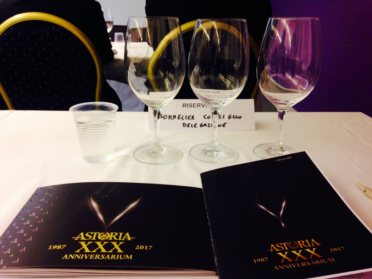 Serata di approfondimento #focus sul #prosecco momenti di piacevole condivisione con i colleghi #ais palermo #ais Italia <a href="/AstoriaWines/">Astoria Canada</a>
