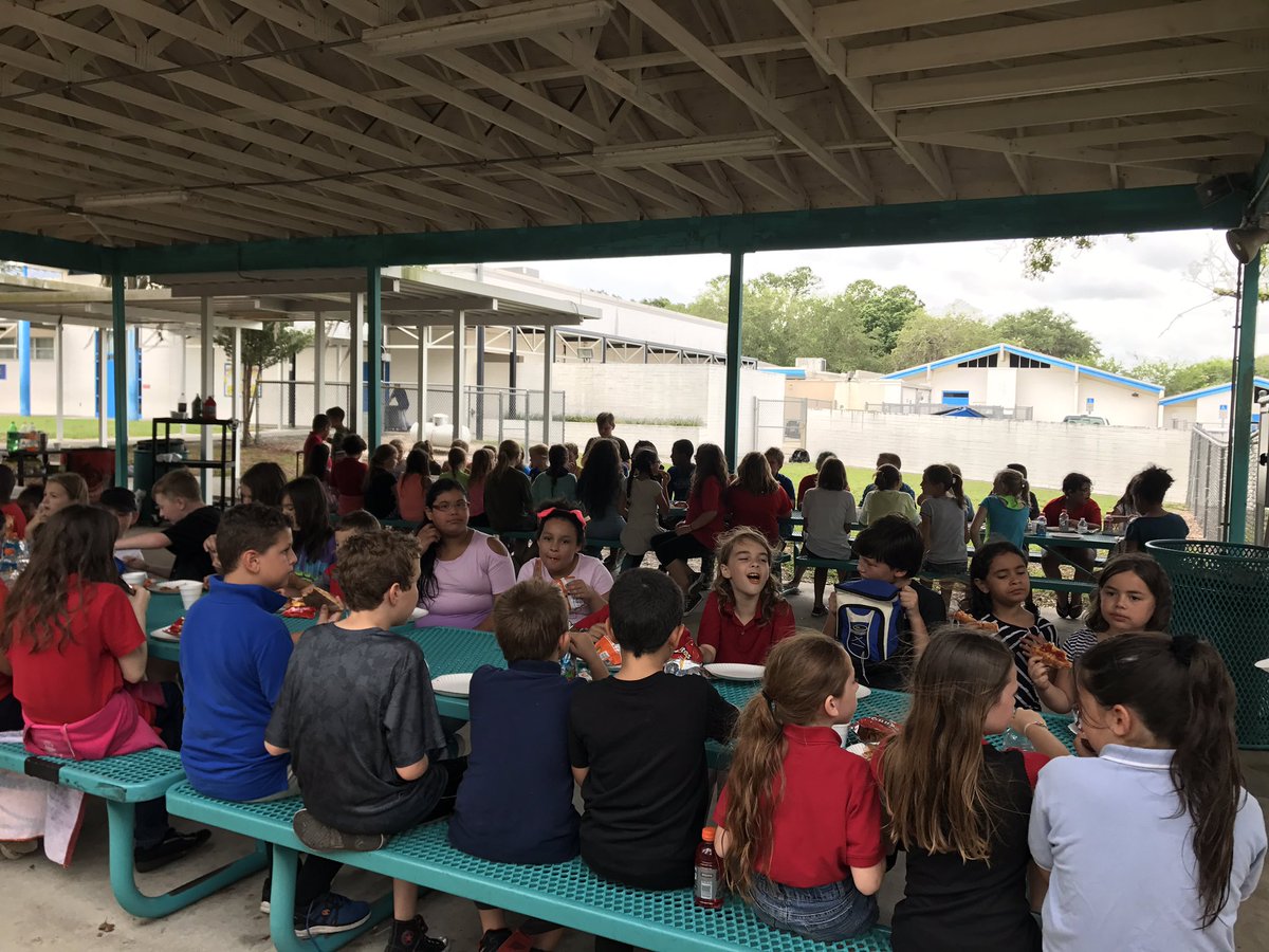 Great day celebrating our top readers. #readingcounts #waterday #makingmemories @SLMEnterprise