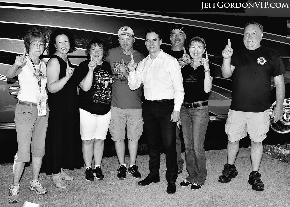 JeffGordonWeb's tweet photo. Great time hanging out with these #JeffGordonVIP fans @CLTMotorSpdwy. Awesome group from GA, IL, OH & PA. Info -> https://t.co/7xDxTRDmv1. https://t.co/Ut9K6iEyNx