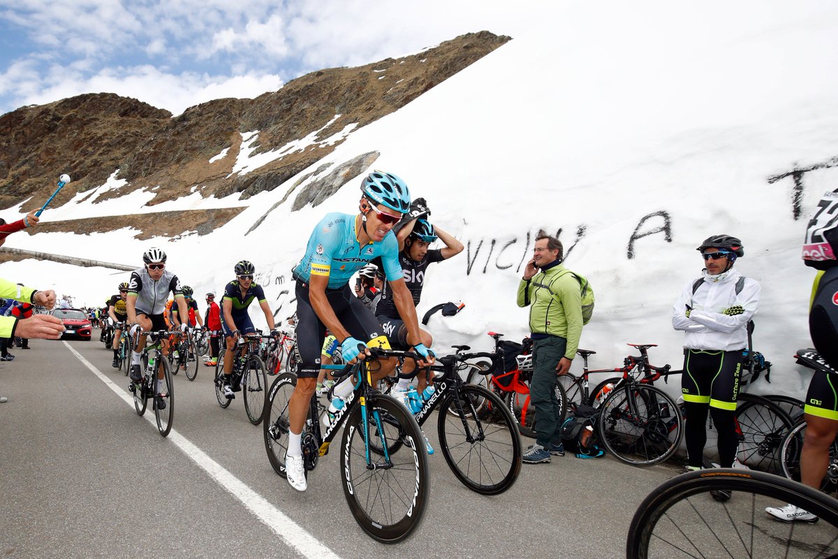 Argon18bike's tweet photo. Some nice photos of @AstanaTeam from Stages 16 &amp; 17 at the #Giro100. #AstanaProTeam #GalliumPro 📷@bettiniphoto https://t.co/dcd8plRdVt