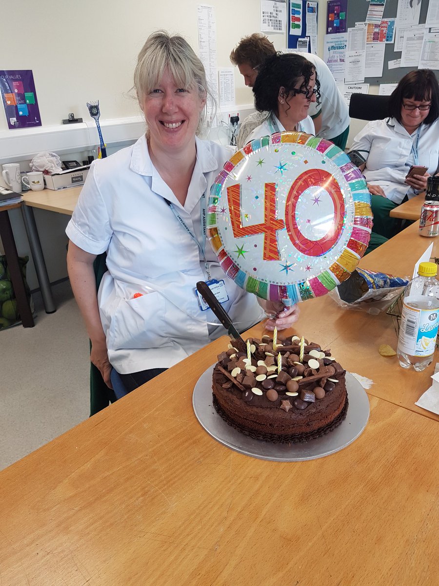 PrincessJooles's tweet photo. #ESHT_OOH What a lovely bunch the Conquest OT team are - thank you all (especially Vicki Truluck for my delicious cake & lovely balloon!)😊😙 https://t.co/0f80NIPN7k