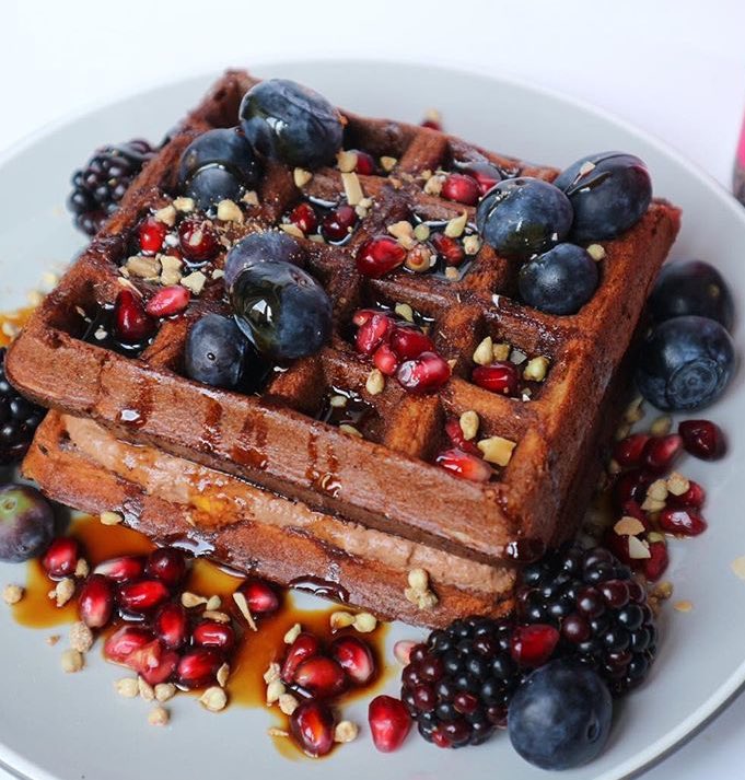 Belovedates's tweet photo. What's your favourite eve snack? 😇We'll go with @_hannaheats date &amp; berry waffles - it's never too late for a good old waffle! 💛#datenectar https://t.co/yRFP0FzvZW