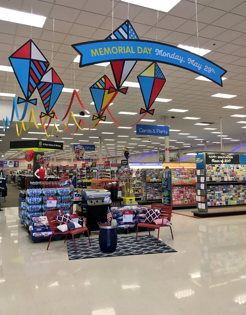 Flying into the weekend with great sales!!! Shout out to @LODMattT1792 for helping me red, white, and blue the store! 🔴⚪️🔵 #T1792