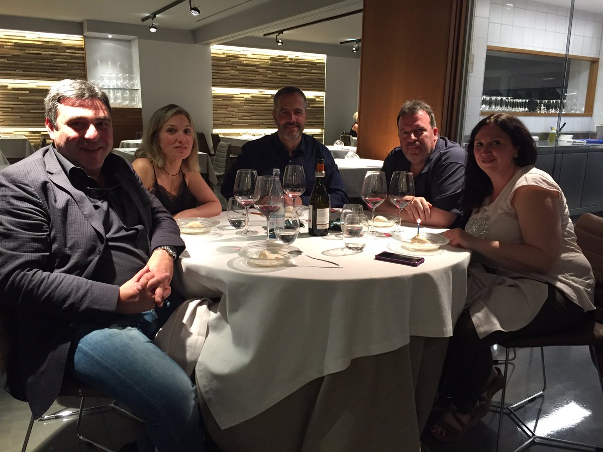 GabiBlancoCobos's tweet photo. Cenando en el Lluerna, espectacular la cena y la compañía https://t.co/NQmPRpTrGQ