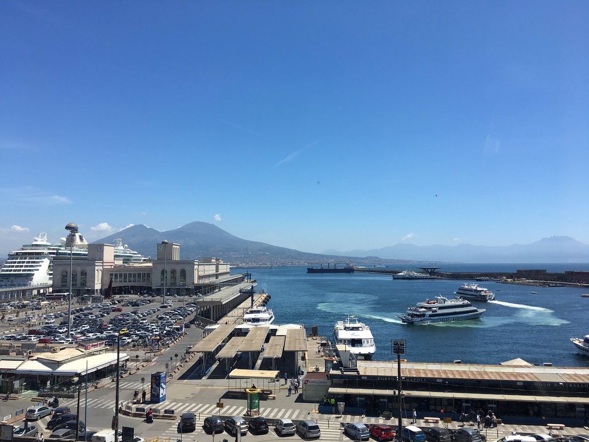 RealColinDavis's tweet photo. La mia città ha l'appellativo di 'Terra dei Fuochi' ma vedere ogni giorno questo non ha prezzo. #20ReasonsChallenge https://t.co/q4MD2ZWndA