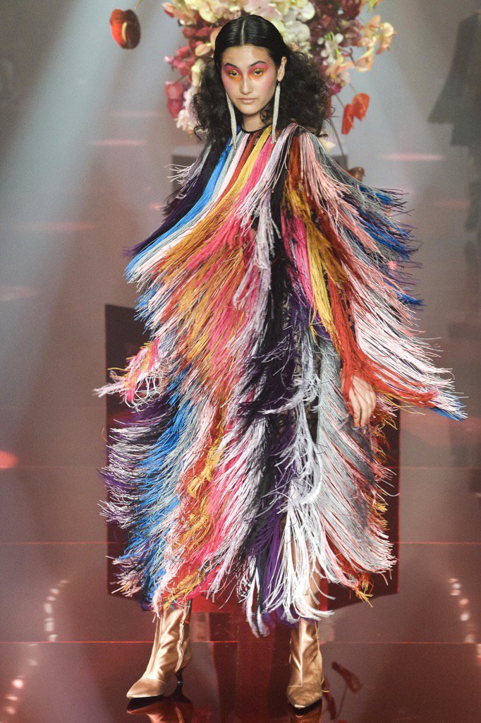 Otilee's tweet image. STFU and get in my wardrobe already!! #romancewasborn #Resort18 
 vogue.com/http://www.vog…