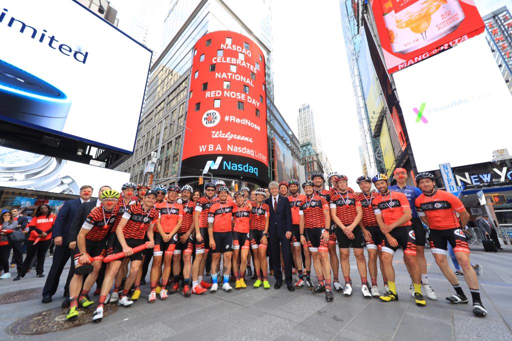 NasdaqExchange's tweet photo. .@Walgreens @comicrelief &amp; @peopleforbikes ring the @Nasdaq Closing Bell to celebrate @RedNoseDayUSA! #nasdaqcares #rideon4rednoseday 🔔❤️🚴 https://t.co/VwR0o3YOOe