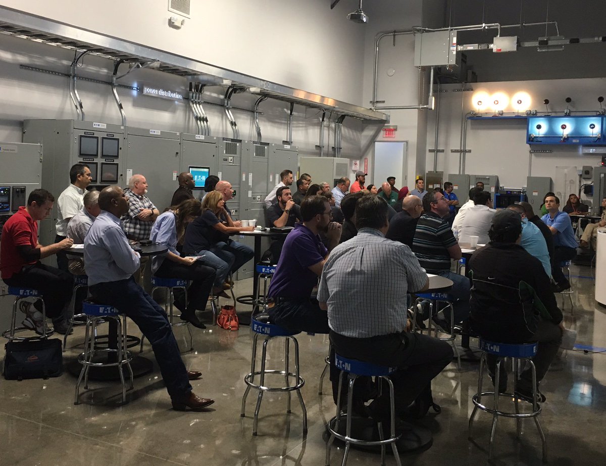 ETN_Electrical's tweet photo. Gathered in the #HoustonEC power quality lab, these #HoustonTechDay attendees gained insights on power monitoring and protection. https://t.co/oEm3eCoLSL