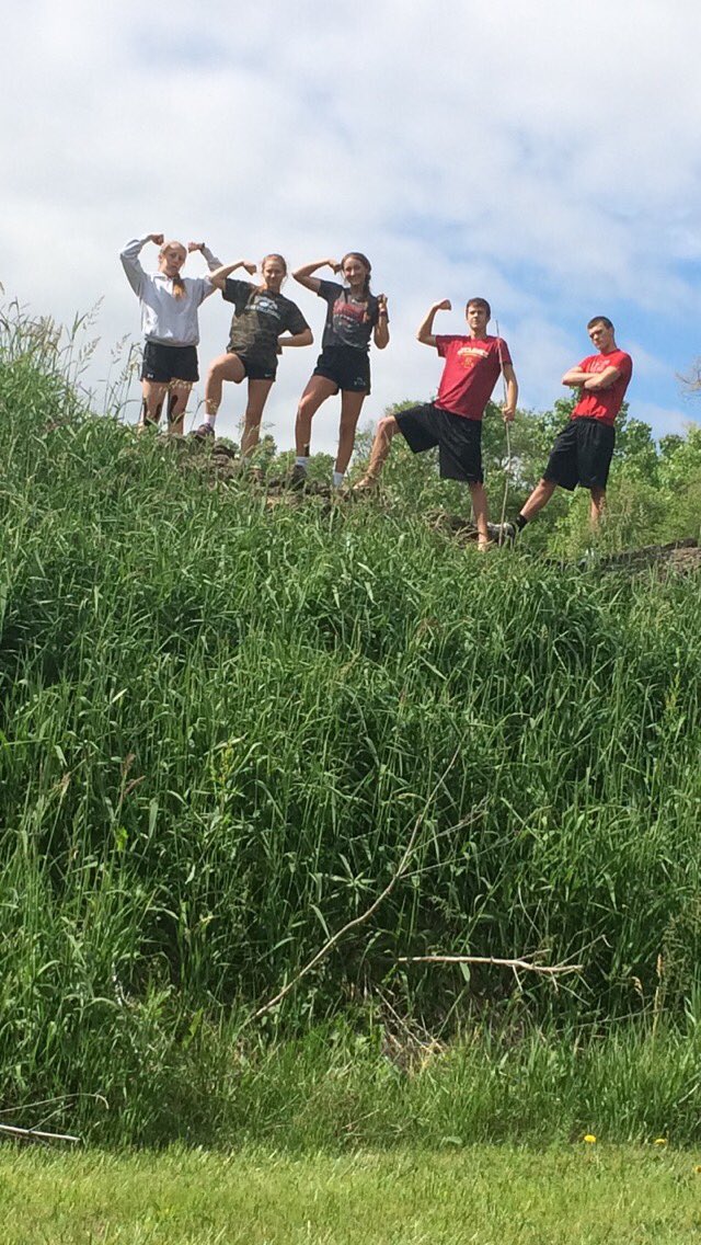 Crushing it in Cedar Bluffs 💪🏻💪🏻@NSHSActivities <a href="/NorthScottXC/">North Scott XC</a> @liv_atzen @alexishayess <a href="/BreannaKilburg/">Breanna Kilburg</a> <a href="/BoddickerNick/">Nick boddicker</a> <a href="/TJYates8/">TJ Yates</a>
