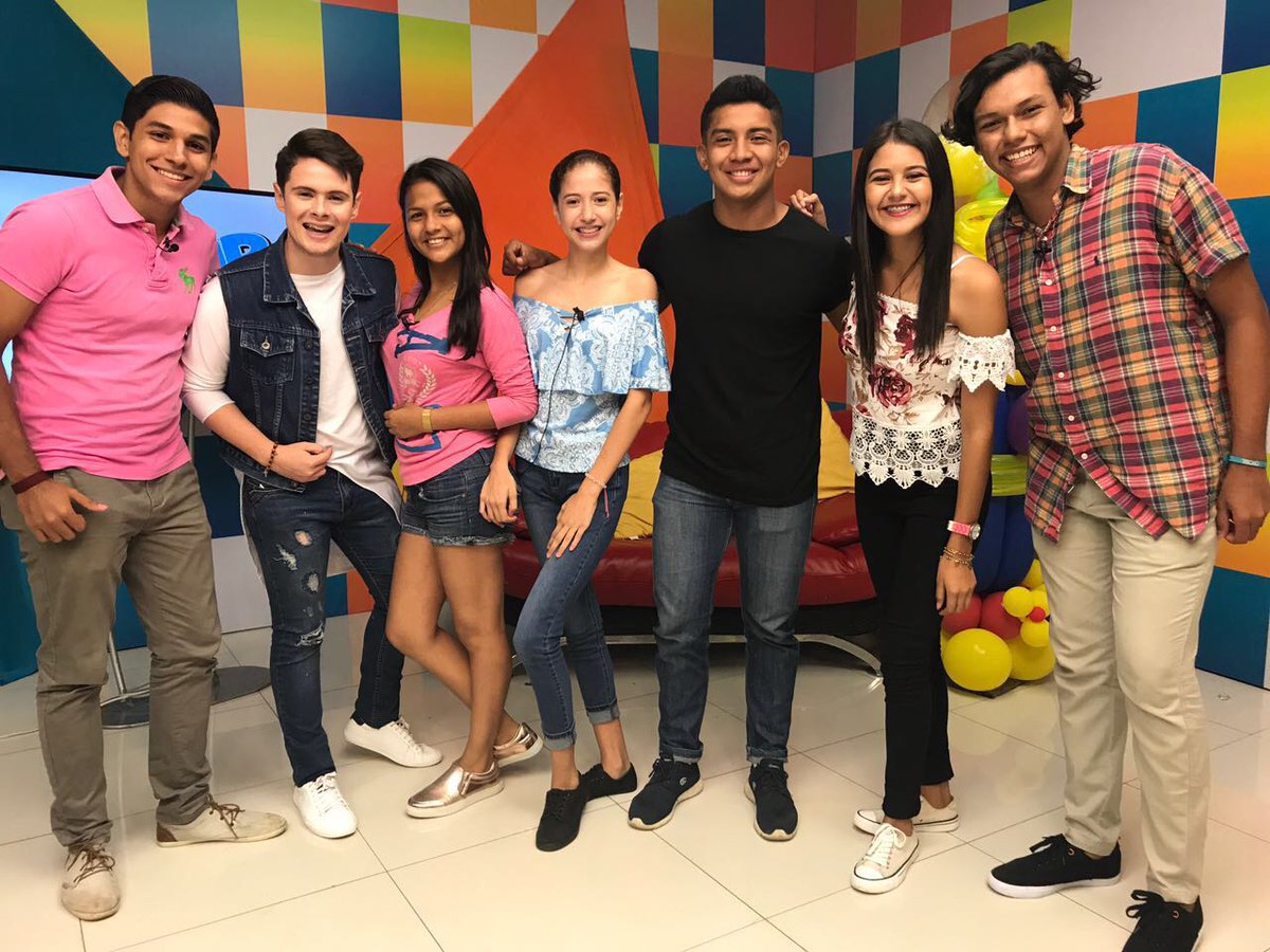 VOSTV's tweet photo. 😍 Hoy conoceremos a Ximena González una cantante Jinotegana y tenemos a nuestros invitados de las redes #ClubDel14 😀 https://t.co/UA8xxzk7NP