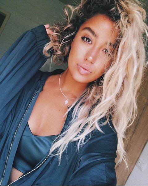 ETbilLibya's tweet photo. صور جميلة ومميزة للفنانة #نينا_عبدالملك
#ninaabdelmalak
#ET_بالليبي
#etbillibya https://t.co/KbfxiQ6f5M