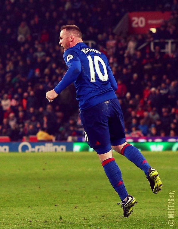 UnitedUpdates's tweet image. Wayne Rooney first player to win:

UEFA Champions League
UEFA Europa League
Club World Cup
Premier League
League Cup
FA Cup

Legend. 

#MUFC