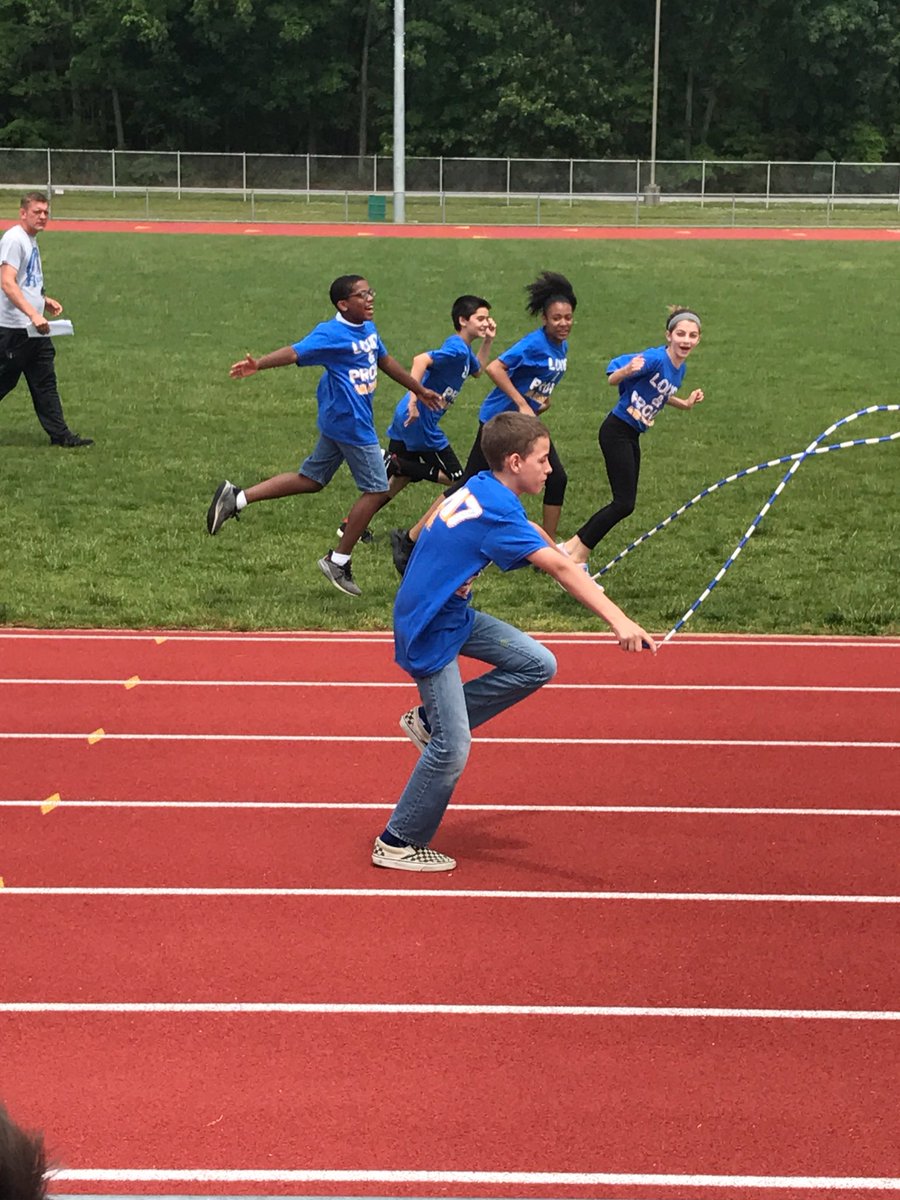 carteraura6's tweet photo. If one photo can capture the spirit of our @AuraElementary sixth graders today at Track and Field Day, this is it... https://t.co/YNp1XwRwKO