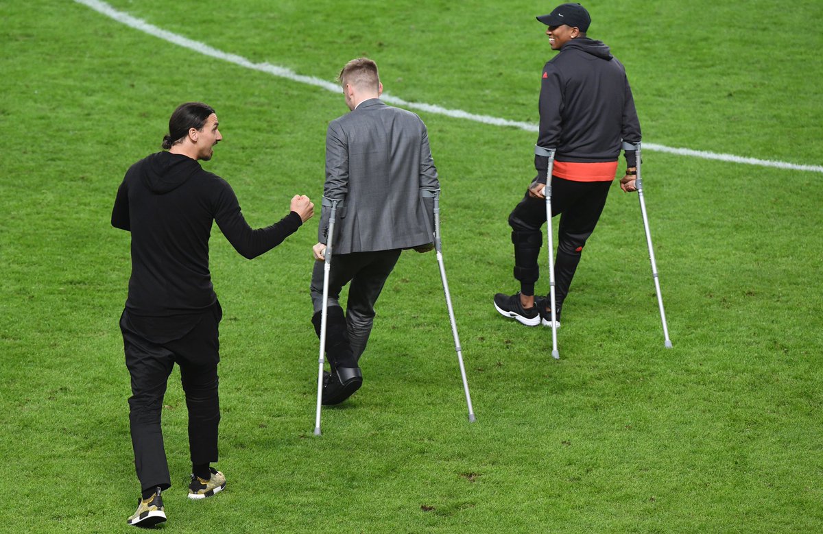 MUFCScoop's tweet image. Zlatan doesn't need crutches 

#MUFC