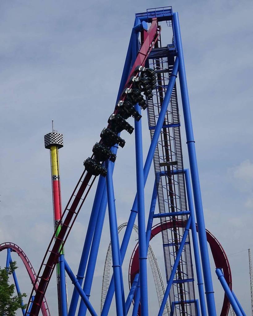 BehindThrills's tweet photo. @kingsislandpr 📸 credit by: Donald J. Watrous #bmcoaster #banshee #ohio #themepark #kingisland #themepark #steelcoaster https://t.co/pJ2s3GUU6C