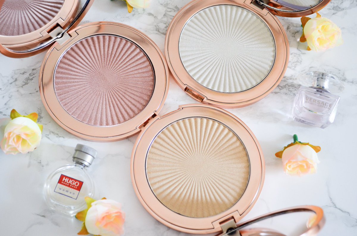 KabukiRune's tweet photo. These are so beautiful 😍 @MakeupRVLTN #highlighter #skinkiss #revoholics https://t.co/H2X8nymOAt
