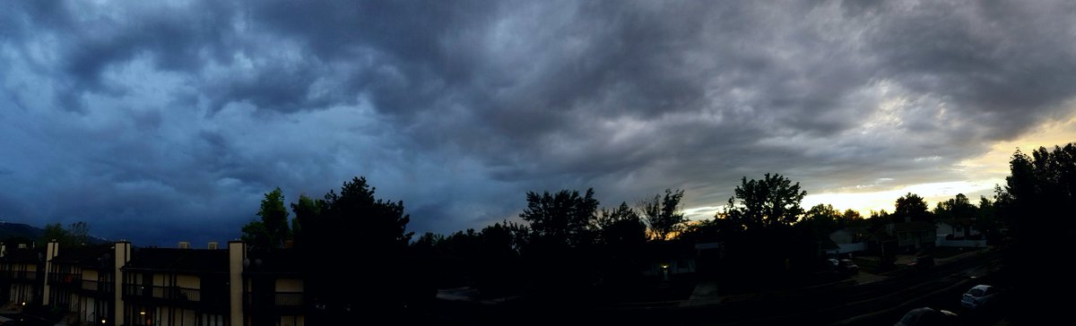 bendigustavo's tweet photo. Beautiful 180° view of tonight's cloud deck and sunset over Davis County. @NWSSaltLakeCity https://t.co/9PmeCiB1td