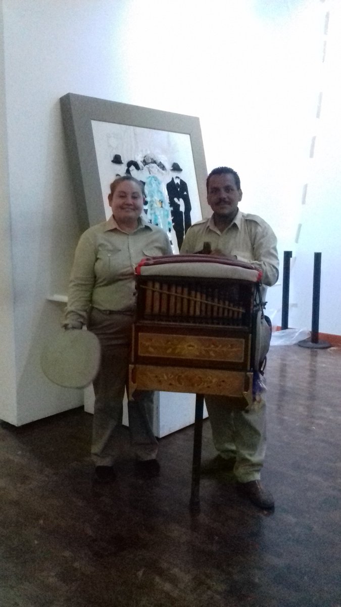 MuseoMural's tweet photo. Agradecemos a Guillermina y a José, quienes fueron nuestros cómplices en la ambientación de nuestra #VisitaACiegas #EventosMMDR https://t.co/NFkSUOsR2x