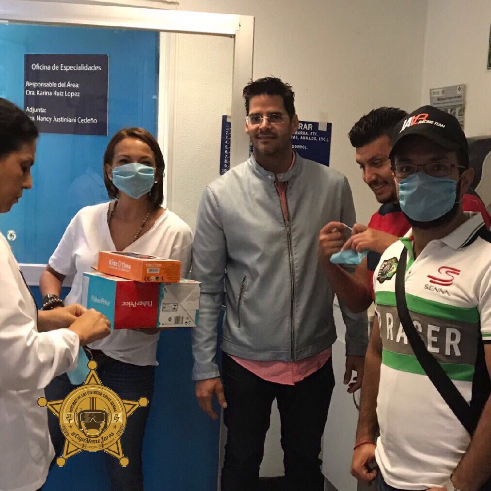 capimemojaras's tweet photo. #ABISOINPORTANTE También mi carnal Beto @Rabarcajr #PilotoConCausa estubo entregando jugetes con nosotrosenel #HospitalGeneral #GrasiasBeto https://t.co/cuanKls9xL