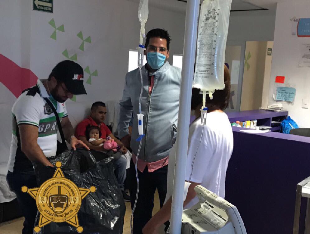 capimemojaras's tweet photo. #ABISOINPORTANTE También mi carnal Beto @Rabarcajr #PilotoConCausa estubo entregando jugetes con nosotrosenel #HospitalGeneral #GrasiasBeto https://t.co/cuanKls9xL