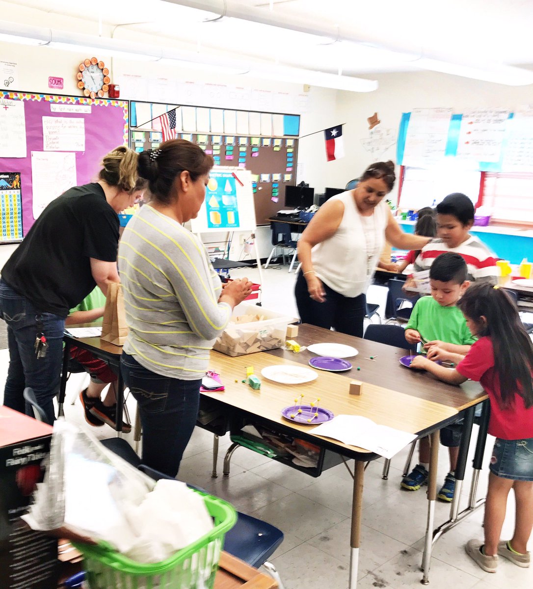 TravisTornados's tweet photo. Thanks for supporting our first STEM Night with over 100 parents and students.  #teamtravis STEMnight #Iamepisd https://t.co/nERzQGq9iV