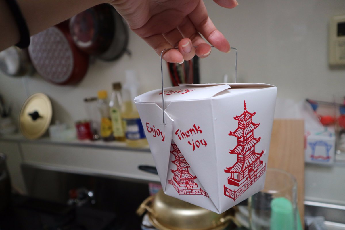 アメリカ映画によく出てくる「謎の箱」はAmazonで普通に売っていて、それにチャーハンを入れて外で食べると、完全に張り込みです。そういう記事を書きました。

portal.nifty.com/kiji/170525199…