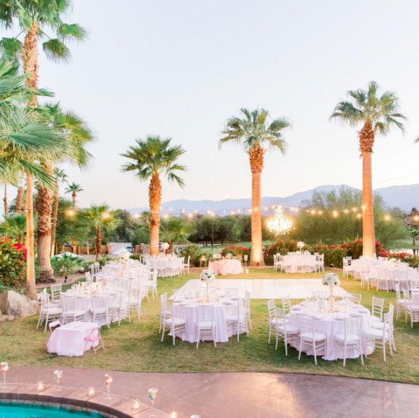beinspiredpr's tweet photo. Reception goals! This glowing desert wedding from @JessicaLaurenEv is such a dream! #BIPRtastemaker (Photo by @thekomans) https://t.co/FOEjRDPz4l