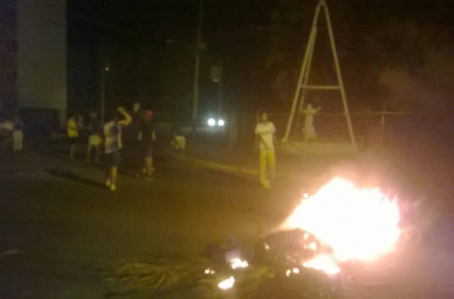 Watcher_Ven's tweet photo. #24Mayo / Protestas en varios sectores de Ciudad Bolívar por la muerte de Augusto Puga / #UDOBolivar https://t.co/Mytp6U1vgv