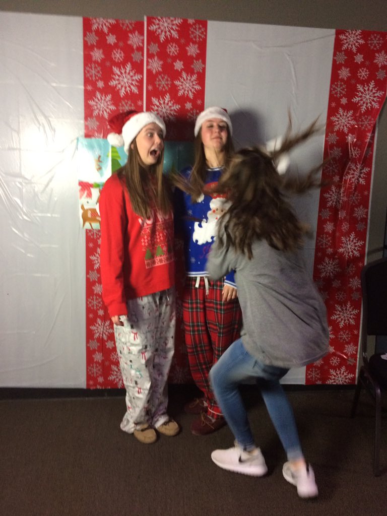 brooklyn_nix's tweet photo. HAPPY DAY OF BIRTH TO MY BEST FRIEND!!! I HOPE YOU HAVE HAD THE MOST AMAZING 16th BIRTHDAY! Now go get your license 😂😂😂 https://t.co/ErzlG2F4jI