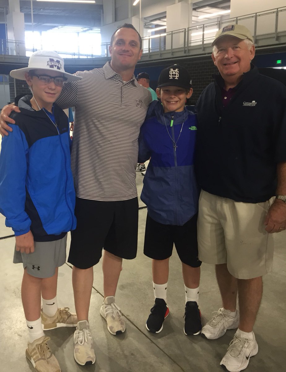 danielhcross's tweet photo. @CoachCannizaro @jakemangum15 @Brent_Rooker19 @johncross2014 thanks for taking a moment for these die hard Bulldogs! https://t.co/6HCyGvaOZM