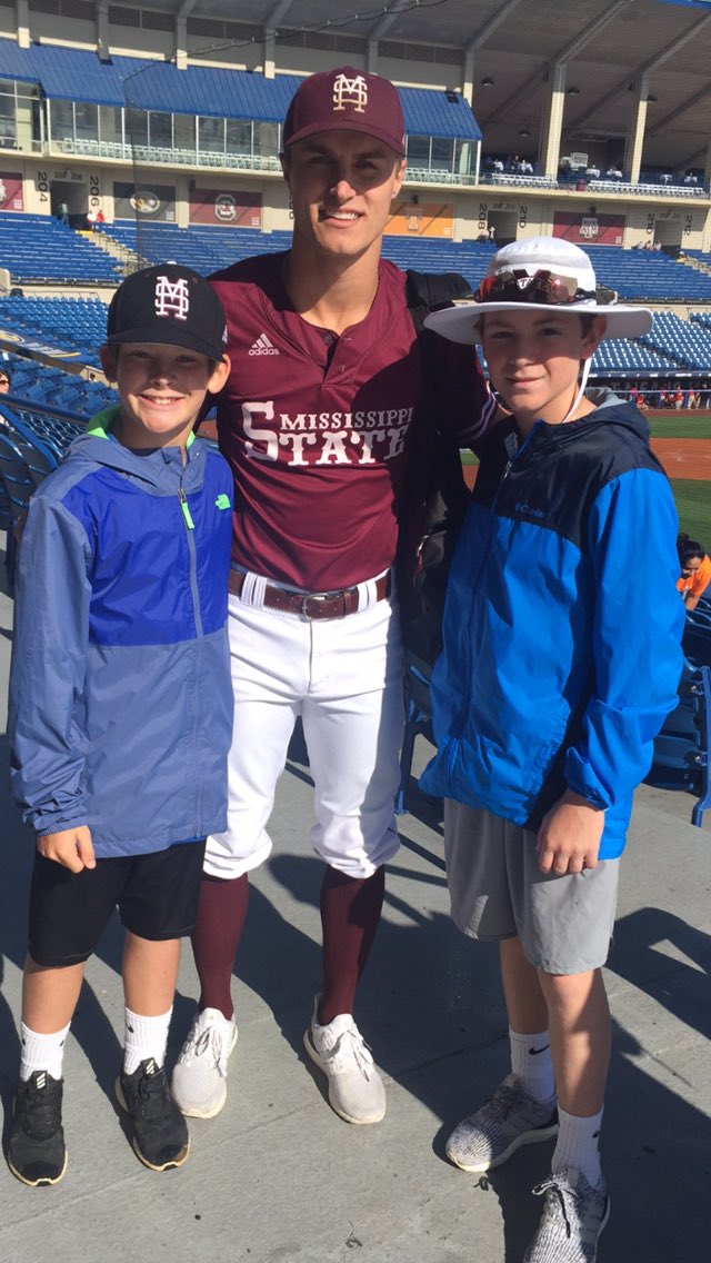 danielhcross's tweet photo. @CoachCannizaro @jakemangum15 @Brent_Rooker19 @johncross2014 thanks for taking a moment for these die hard Bulldogs! https://t.co/6HCyGvaOZM