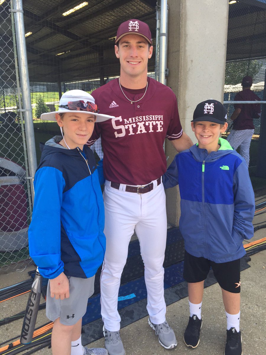 danielhcross's tweet photo. @CoachCannizaro @jakemangum15 @Brent_Rooker19 @johncross2014 thanks for taking a moment for these die hard Bulldogs! https://t.co/6HCyGvaOZM