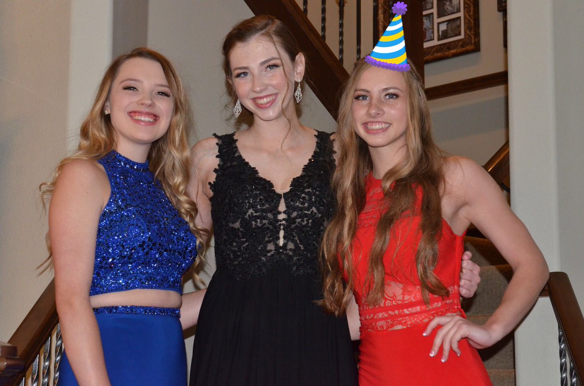 emilybaumm's tweet photo. late happy birthday to my girl syd smitty!!! i hope you enjoyed your special day and that this summer is our best yet. love you!! happy 17💙💙 https://t.co/pKyRXh28xj