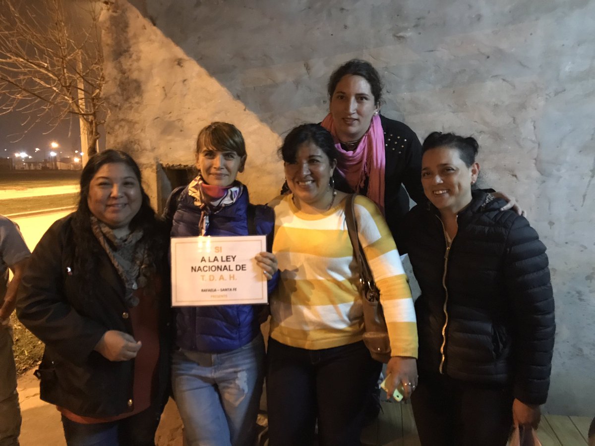AmelieGranata's tweet photo. Con las mamas que luchan por la Ley   Nacional de T.D.A.H 
@UNASantaFeFR https://t.co/C3Xw3al7yR