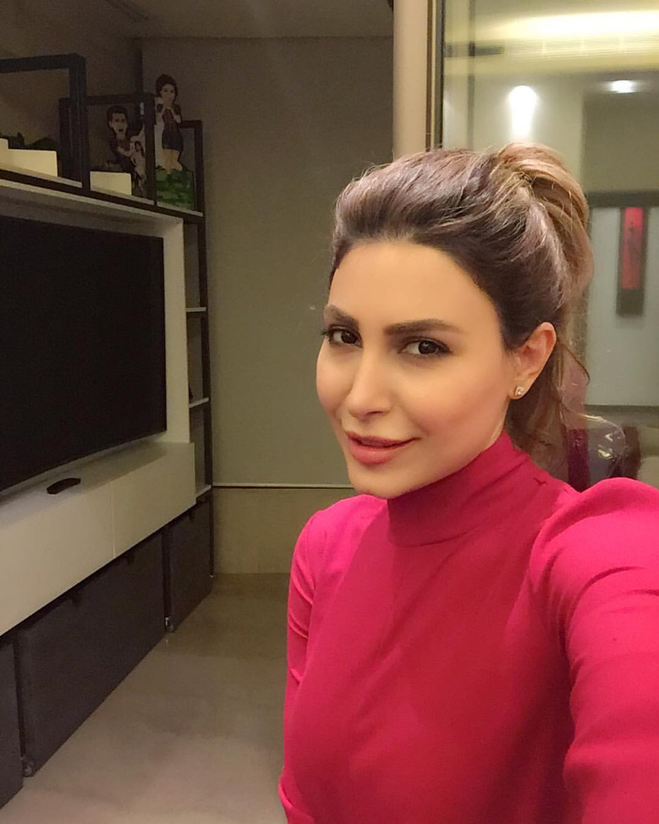 ETbilLibya's tweet photo. #بالصور الفنانة #يارا باطلالتين جميلتين
#yara
#ET_بالليبي
#etbillibya https://t.co/1BNSYJpsLr