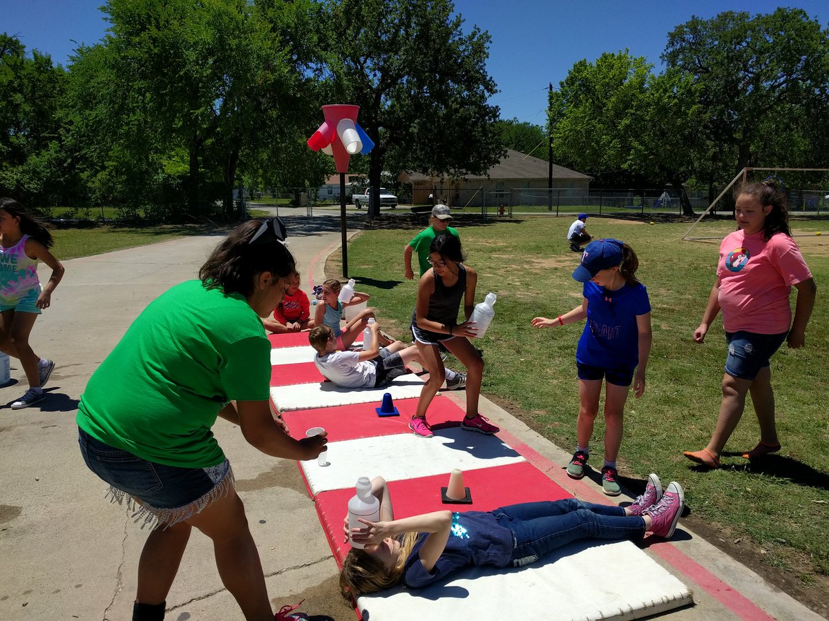 AzleGymRocks's tweet photo. Fifth grade field day..
Great weather..Great kids https://t.co/YsHsHy6wRe
