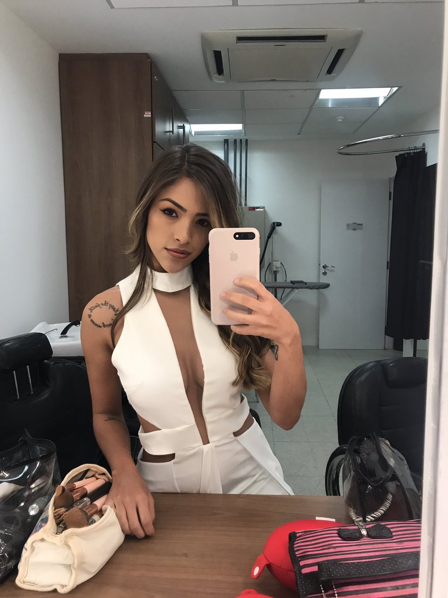 GabiLuthai's tweet photo. Tô prontinha aqui! Todo mundo ligado no #MariNolascoNoTVZ https://t.co/zFCr572pmp